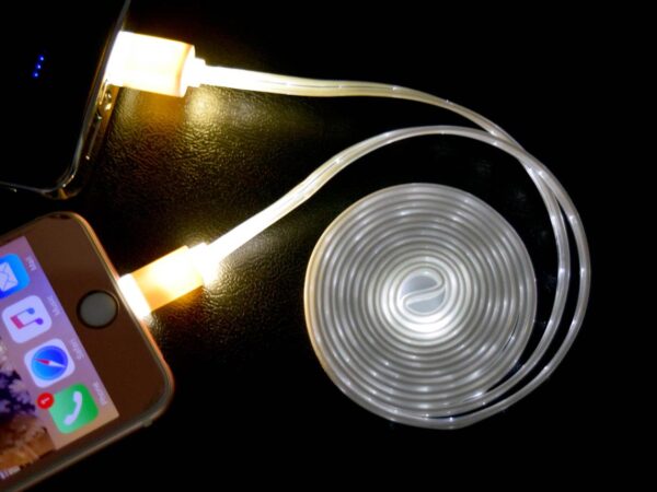 Z16 - Deluxe LED glow USB cable 1.8mtr- (Android/iPhone)